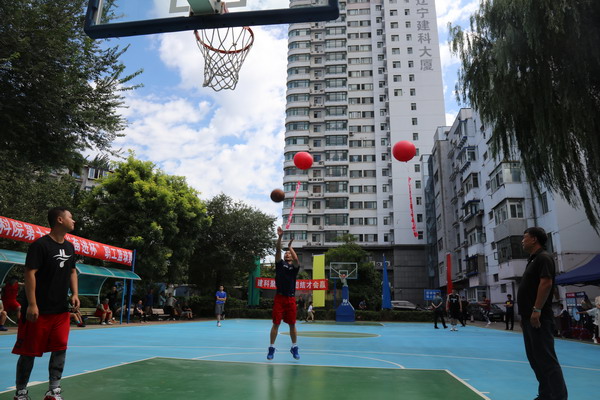 禮贊建黨百年 展現(xiàn)建科風(fēng)采——省建科院第十三屆“奮進杯”職工籃球賽開幕(圖4) 禮贊建黨百年 展現(xiàn)建科風(fēng)采——省建科院第十三屆“奮進杯”職工籃球賽開幕(圖4)