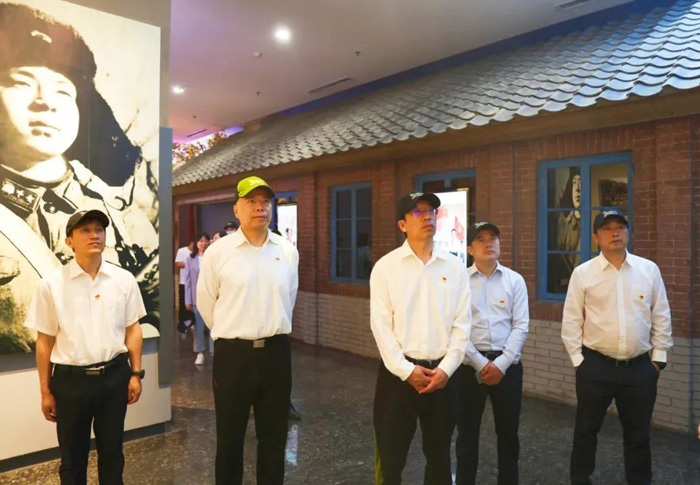 傳承雷鋒精神，弘揚榜樣力量——省建科院組織黨員干部參觀雷鋒紀念館(圖2)