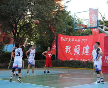 賽場結(jié)友誼 合作拓市場——省建科院與中建三局東北分公司開展籃球友誼對抗賽(圖4) 賽場結(jié)友誼 合作拓市場——省建科院與中建三局東北分公司開展籃球友誼對抗賽(圖4)
