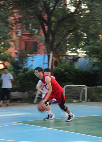 賽場結(jié)友誼 合作拓市場——省建科院與中建三局東北分公司開展籃球友誼對抗賽(圖6) 賽場結(jié)友誼 合作拓市場——省建科院與中建三局東北分公司開展籃球友誼對抗賽(圖6)